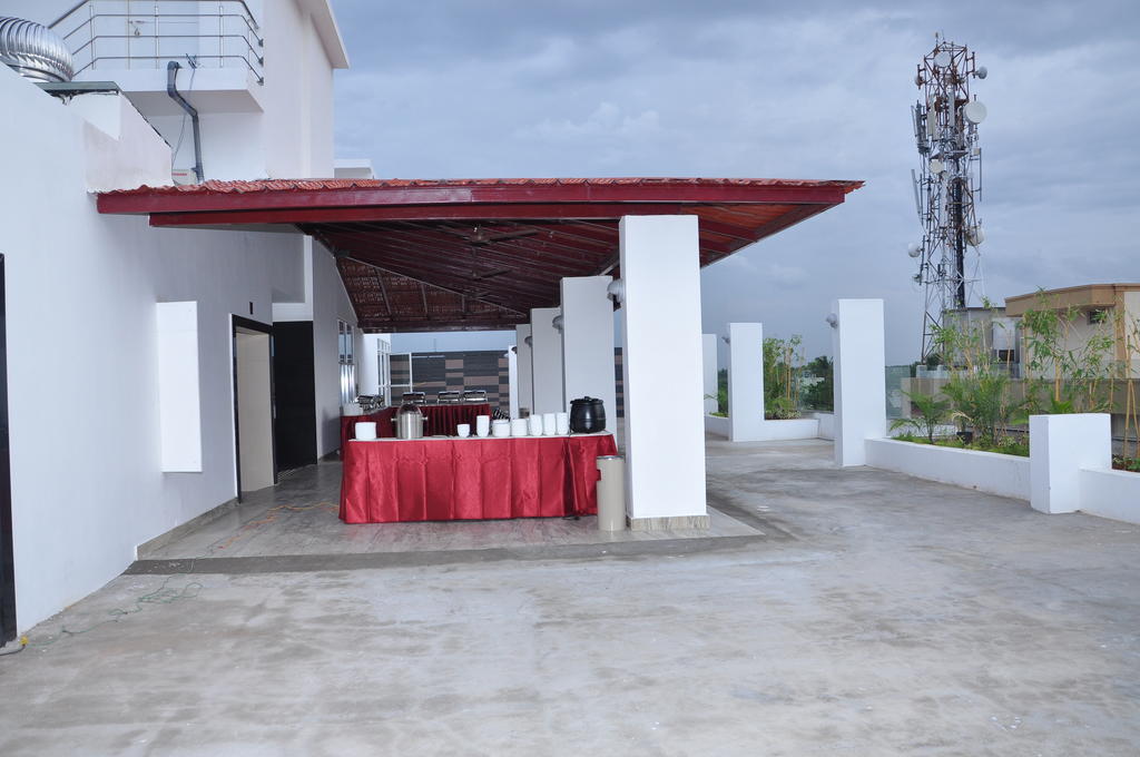 Lakshmi Hotel Thanjavur Exterior foto